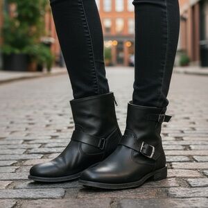 Frye black leather ankle boots woman’s size 6 (d77)